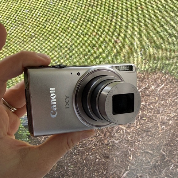 Canon IXY650 Sleek Silver digital Camera